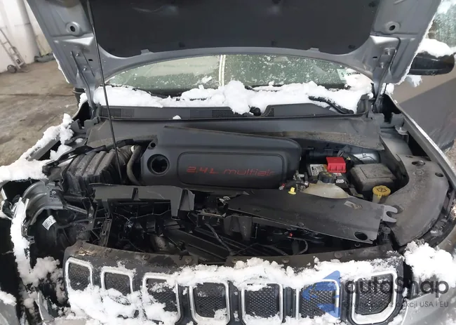 3C4NJDBB4NT136733: 44000902