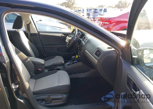 3VW2B7AJ9HM214879: 44001702