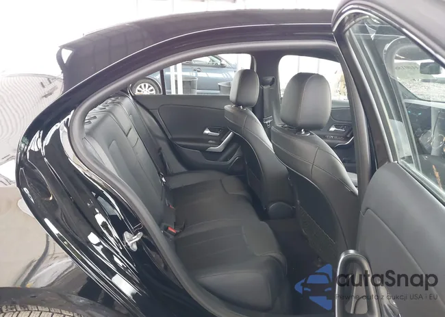 W1K3G4FB8LJ216210: 44001880