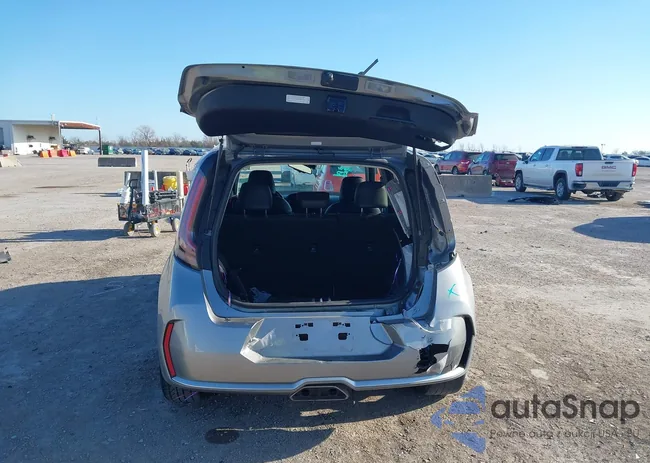 KNDJ53AU1P7852464: 44002212