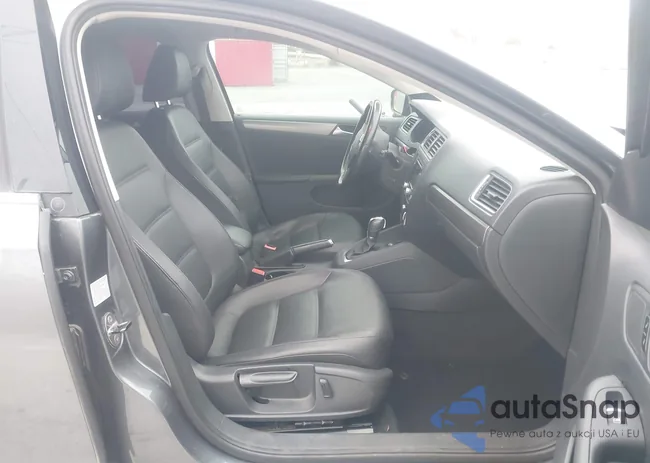 3VWLL7AJ1DM392703: 44002886