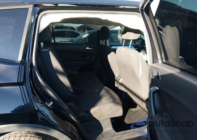 3VV1B7AX6NM076508: 44002607