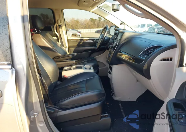 2C4RC1BG5ER160385: 44003679