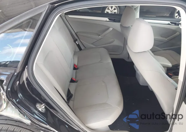 1VWAA7A30JC049084: 44005077