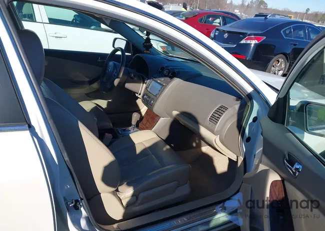 1N4BL2AP4BN433209: 44005184