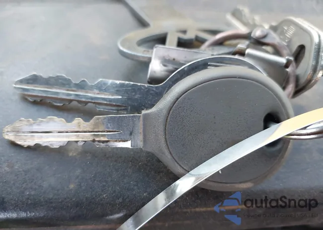 1J4FA49S0YP748215: 44004467