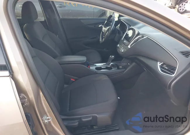 1G1ZD5ST3JF215105: 44004531