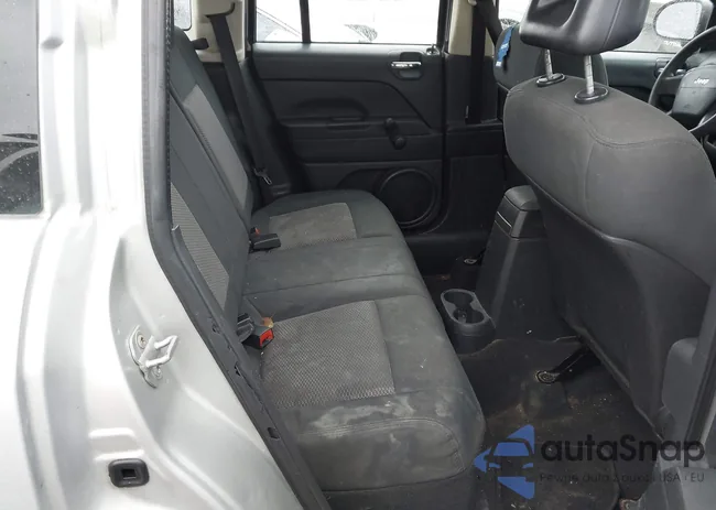 1J4FT47B79D102833: 44005839