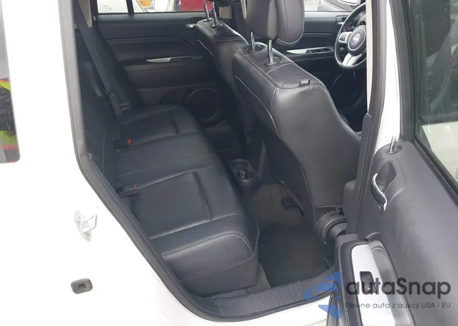 1C4NJDEB3GD745574: 44005884