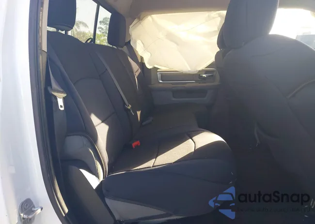 3C6UR5DL0GG185866: 44005532