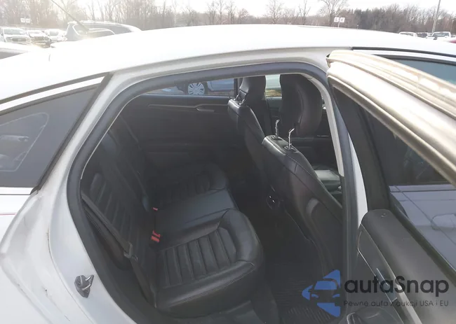 3FA6P0HD1ER204218: 44007701