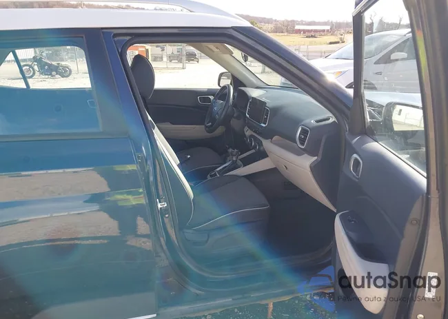 KMHRC8A33RU283176: 44009087