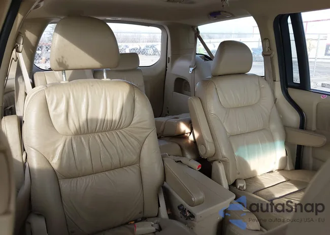 5FNRL38648B086208: 44008271