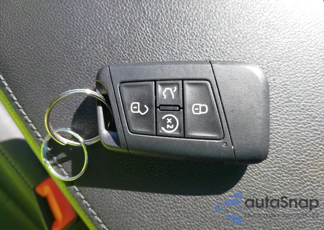 3VV3B7AX2KM132545: 44010889