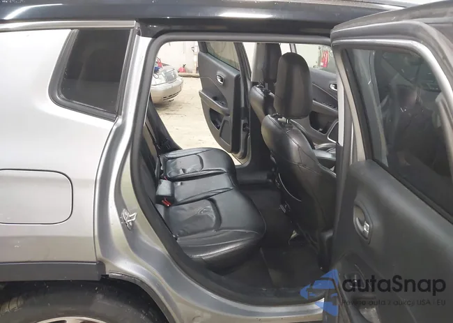 3C4NJDCB8JT463550: 44010926