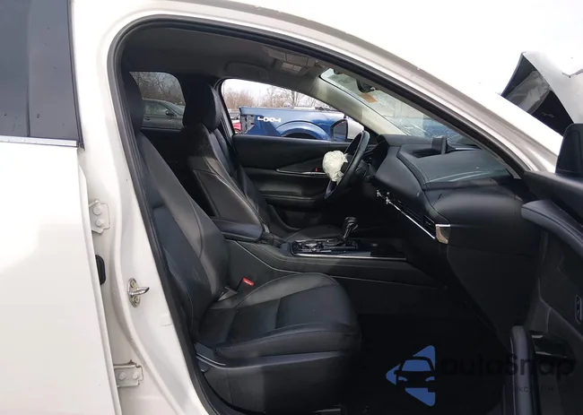 3MVDMBCM8PM589353: 44011687