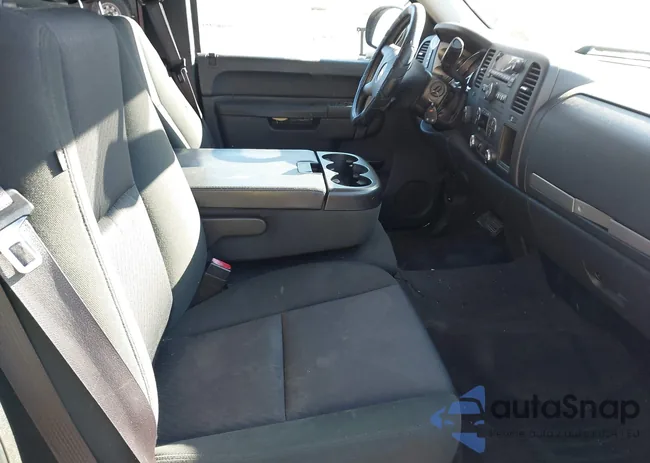 1GCRKSE73DZ200701: 44011884