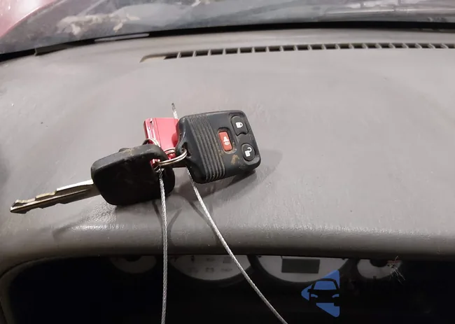 1FMYU02132KA33560: 44011889