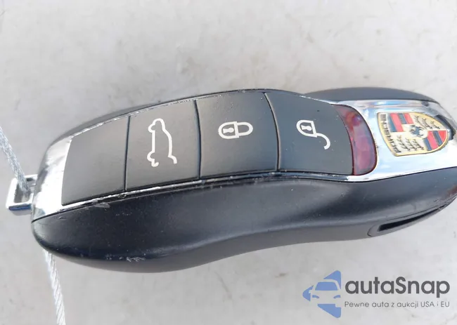 WP1AA2A28HKA84614: 44011979