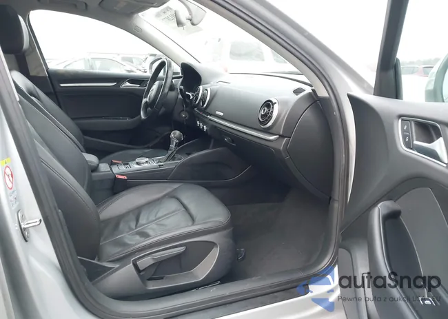 WAUBFGFF3F1000828: 44012077