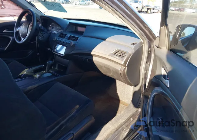 1HGCS12338A021713: 44011380