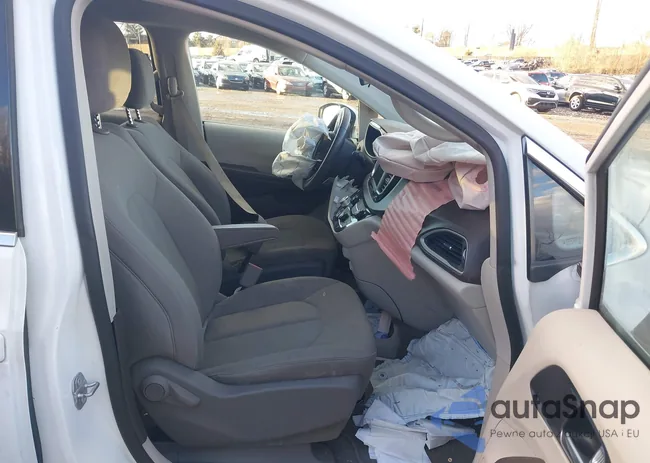 2C4RC1CG6JR275358: 44011402