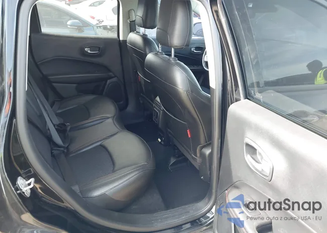 3C4NJDDB8LT184181: 44011605