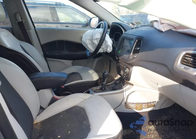 3C4NJDBB8KT834466: 44012910