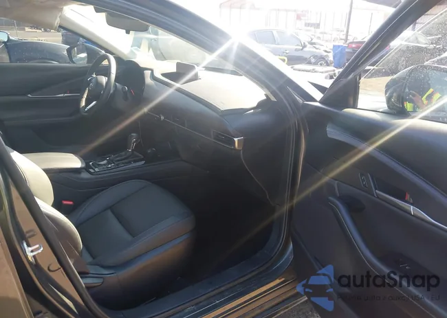 3MVDMBBM0RM643295: 44012307