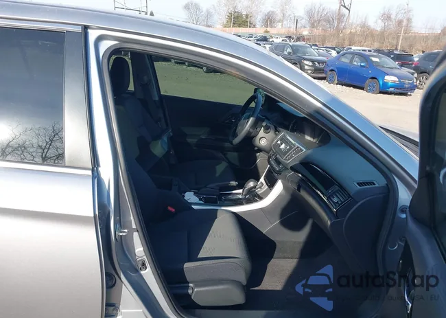 1HGCR2F30HA055958: 44013935