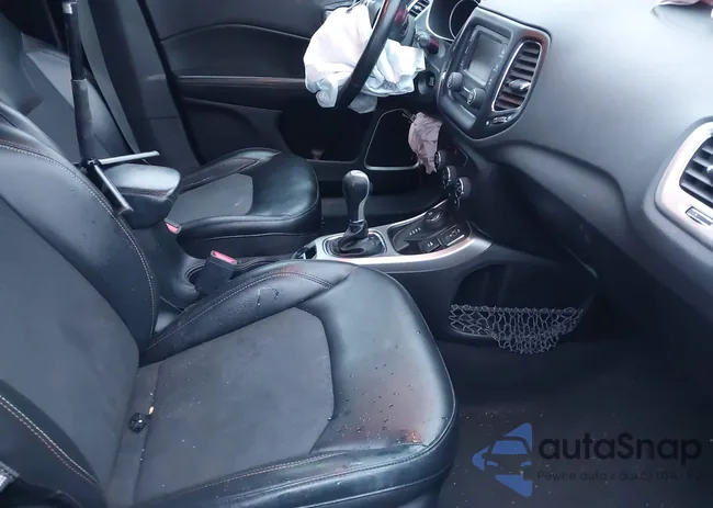 3C4NJDBBXJT270916: 44013297