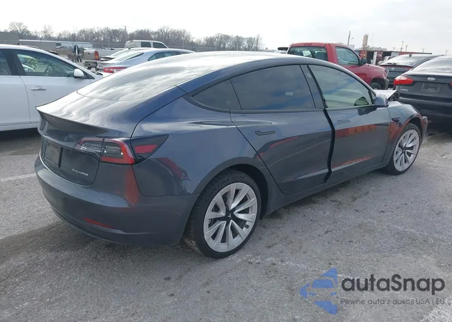 5YJ3E1EB4NF208390: 44013348