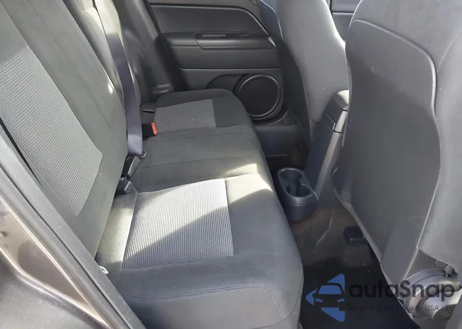 1C4NJCBA7GD621832: 44013422