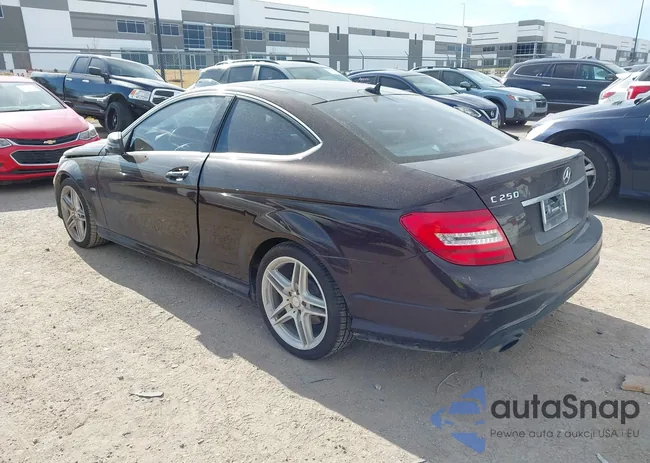 WDDGJ4HBXCF879460: 44013520