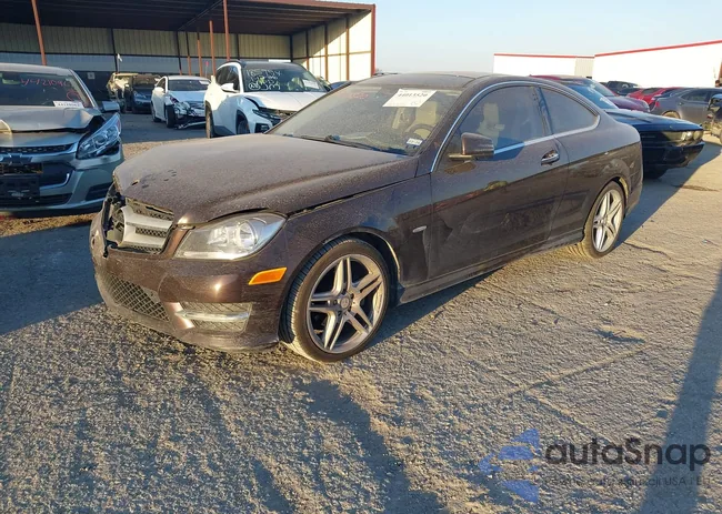 WDDGJ4HBXCF879460: 44013520