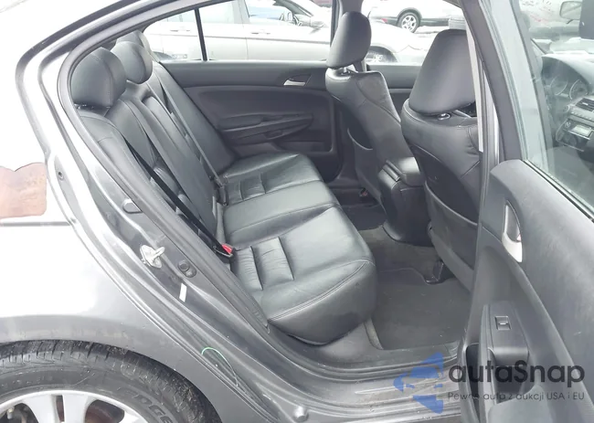 1HGCP2F65BA018704: 44013544