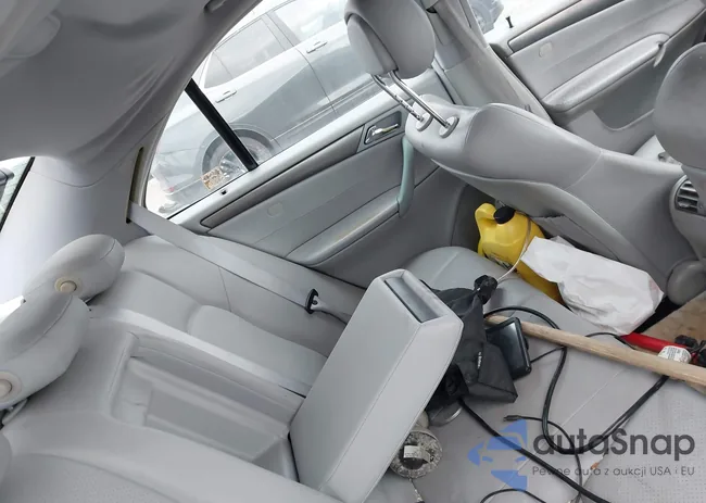 WDBRF84J13F428781: 44014845