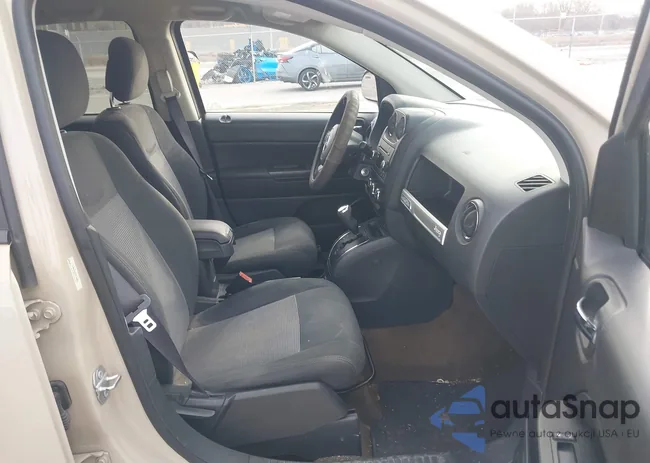 1C4NJDBB1HD143861: 44015779