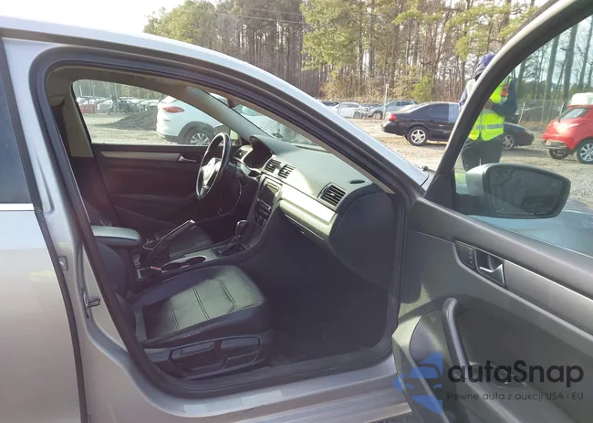 1VWBS7A35EC100666: 44016002