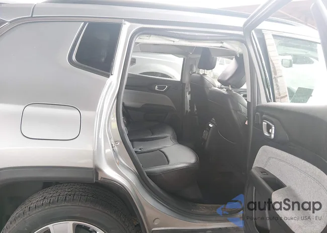 3C4NJDBB0NT233072: 44016160