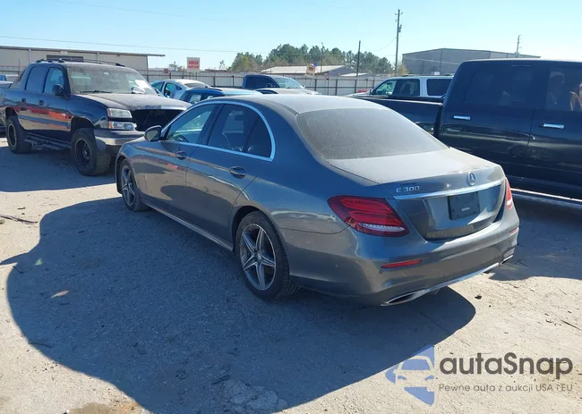 WDDZF4JB5HA073521: 44015372