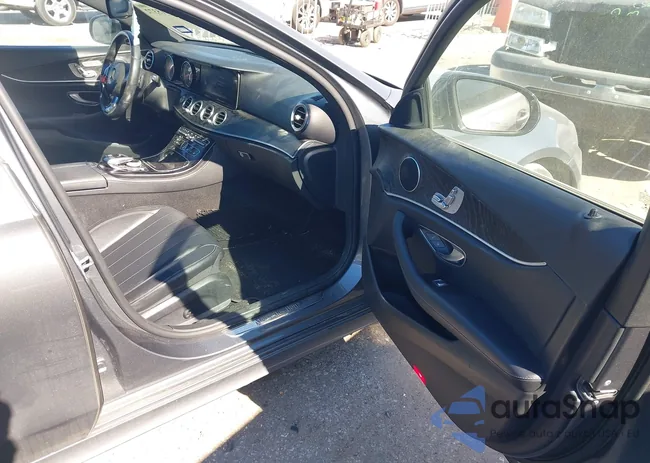 WDDZF4JB5HA073521: 44015372