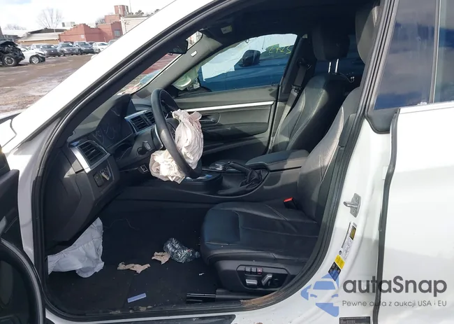 WBA8Z9C5XJB220043: 44015489