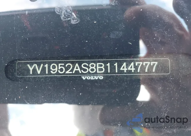 YV1952AS8B1144777: 44016660