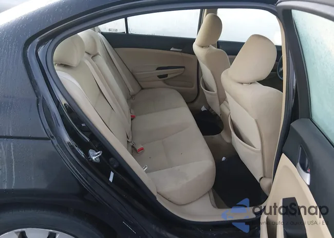 1HGCP2F30BA093154: 44016725