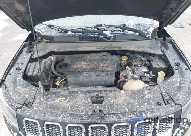 3C4NJDAB1JT126737: 44017229