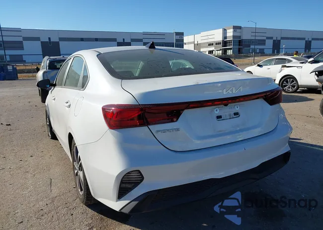 3KPF24AD7RE767734: 44016294