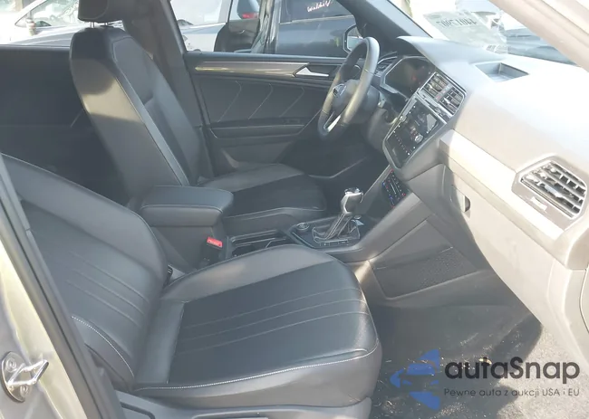 3VV8B7AX8NM049373: 44017907