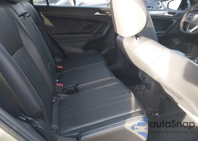 3VV8B7AX8NM049373: 44017907