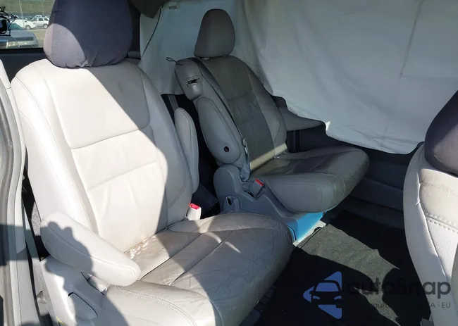 5TDYK3DC3FS685913: 44018028